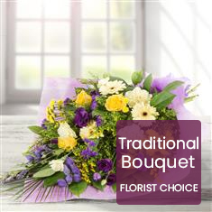 Traditional Florist Choice Bouquet - Fresh flower delivery for a Vase